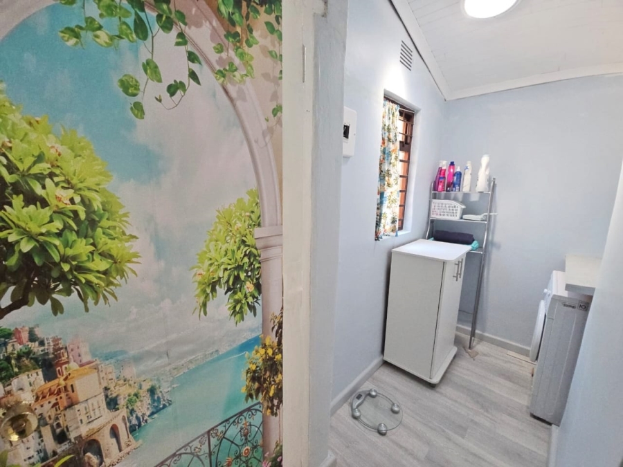 5 Bedroom Property for Sale in Kingfisher Creek Western Cape